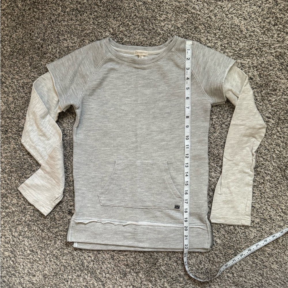 Appaman Heather Gray Long Sleeve Tee.  
Boy (12)